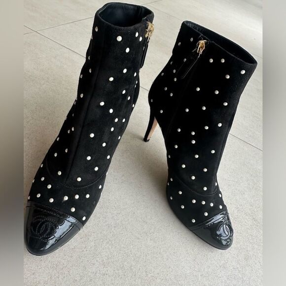 Chanel 2018 Pearl Embellished Suade Cap Toe Ankle Booties Size 36.5 - Picture 1 of 14